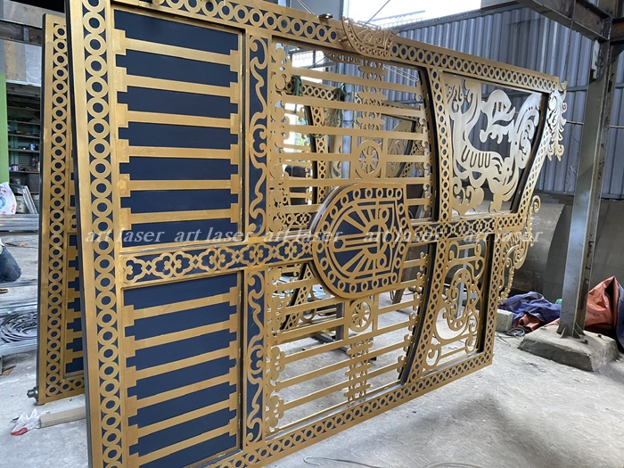 Cổng sắt CNC 2 cánh sơn chống rỉ giả đồng cổ