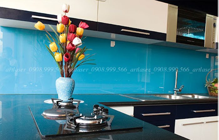 Kính cường lực ốp bếp sơn màu xanh ngọc