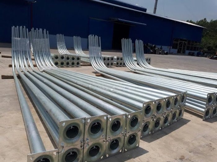 Ứng dụng mạ kẽm nhúng nóng cho cột đèn