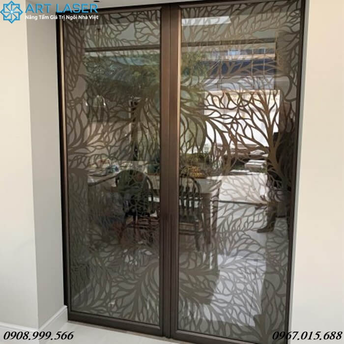Cửa sắt kính đẹp có khả năng cách âm, cách nhiệt hiệu quả