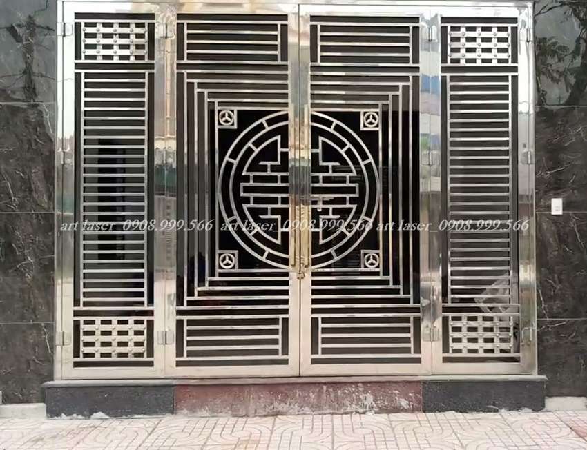 Mẫu cửa cổng inox 4 cánh đẹp hiện đại lắp đặt cho nhà phố.
