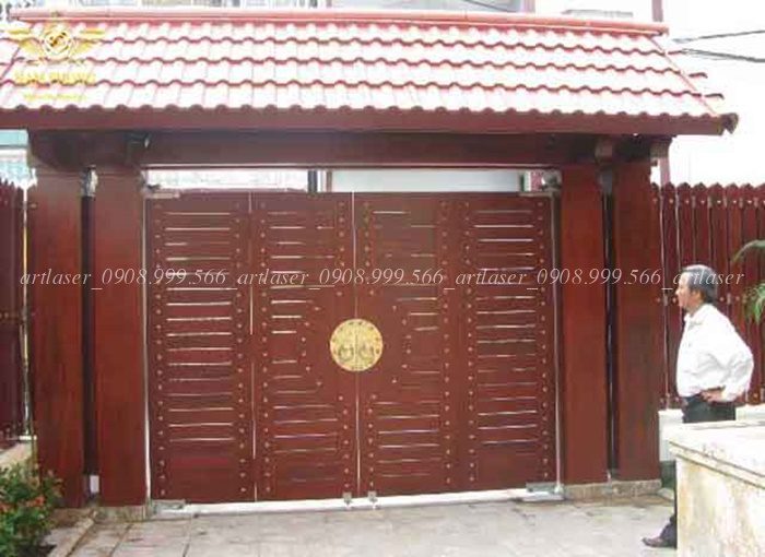 Mẫu cổng sắt 4 cánh giả gỗ, vân gỗ sơn tĩnh điện