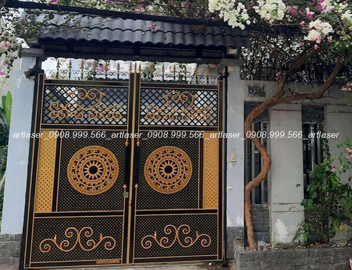 Thiết kế cổng CNC 2 cánh hiện đại cho nhà phố tại Hà Nội.