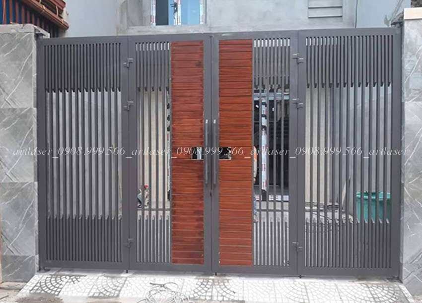 Thi công cổng sắt hộp 4 cánh hiện đại tại công trình Hà Nội.