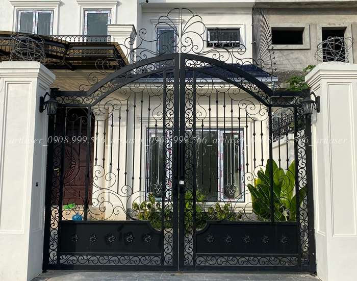 Mẫu cửa cổng sắt 2 cánh hoa văn nghệ thuật tại Art Laser
