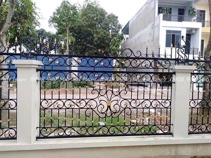 Hàng rào sắt nghệ thuật có thể tạo nên bởi sở thích, ý tưởng sáng tạo của con người nên đáp ứng nhu cầu cao của người sử dụng