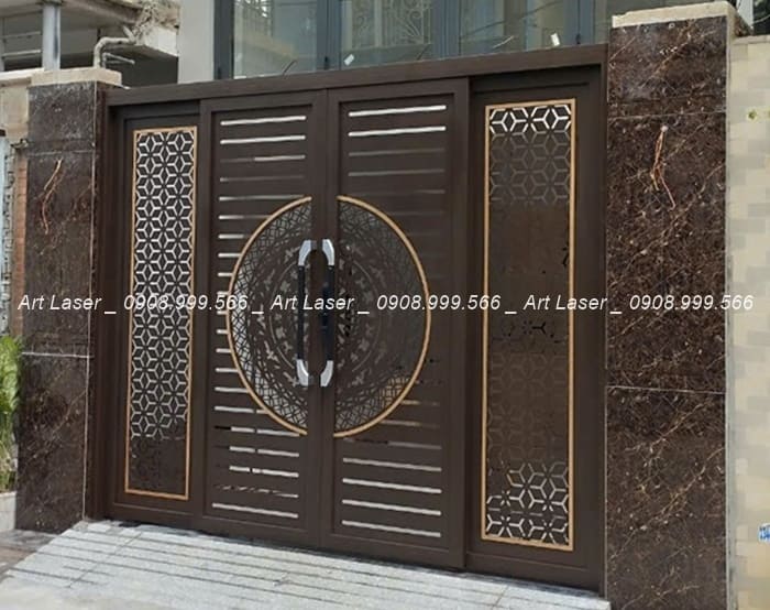 Thiết kế cổng trượt quay 4 cánh CNC hiện đại, tối ưu không gian.