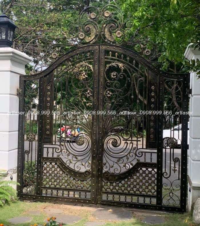 Cổng sắt biệt thự mạ kẽm nhúng nóng, sơn 2 thành phần