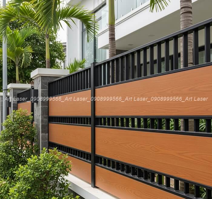 Hàng rào sắt hộp kết hợp gỗ cho nhà phố