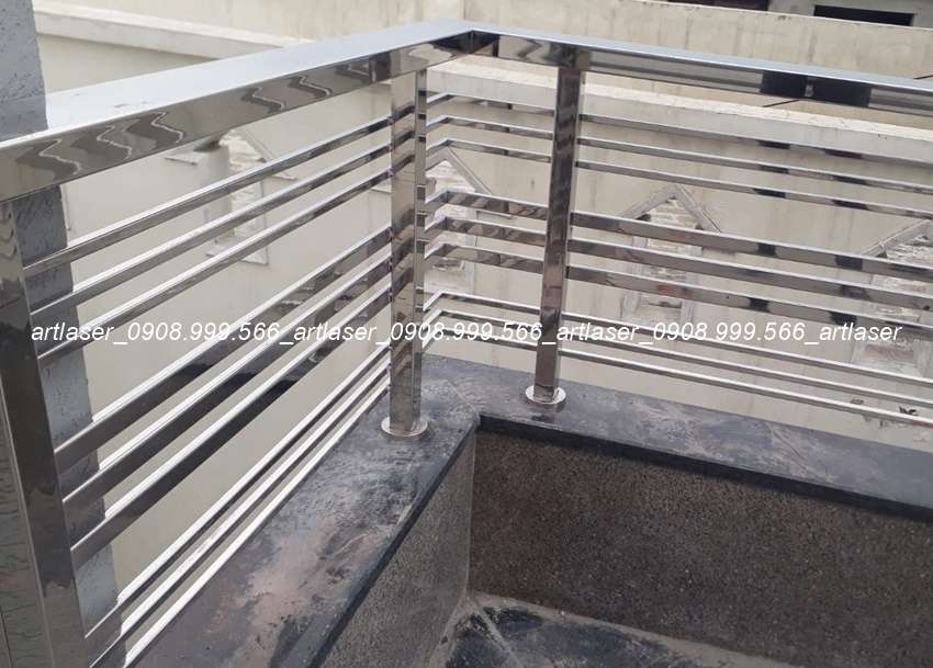 Mẫu lan can ban công Inox 304 đẹp hiện đại cho biệt thự