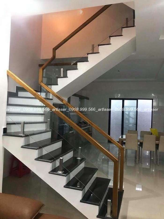 Tại Sao Các Mẫu Lan Can Cầu Thang Kính Lại "Gây Sốt"?