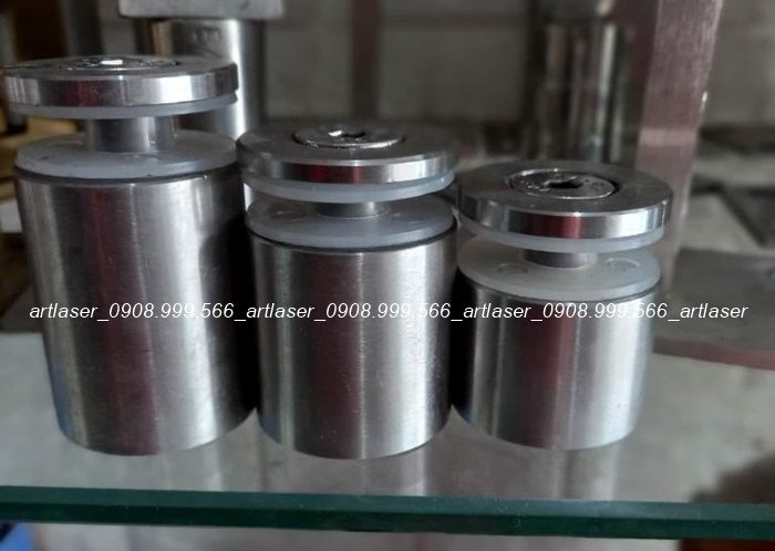 can-canh-phu-kien-pad-inox-304-bat-kinh-cua-he-lan-can-khong-tru