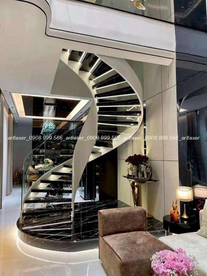 Cầu thang xoắn ốc sơn tĩnh điện màu đen mờ, phong cách tối giản.