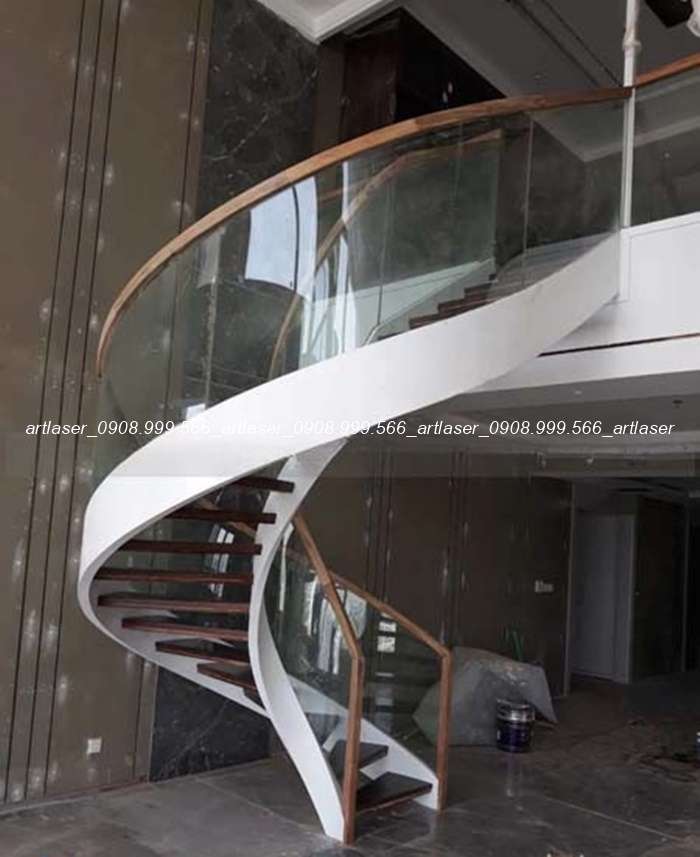 Lắp đặt hoàn thiện cầu thang xoắn cho biệt thự bởi đội ngũ Art Laser.