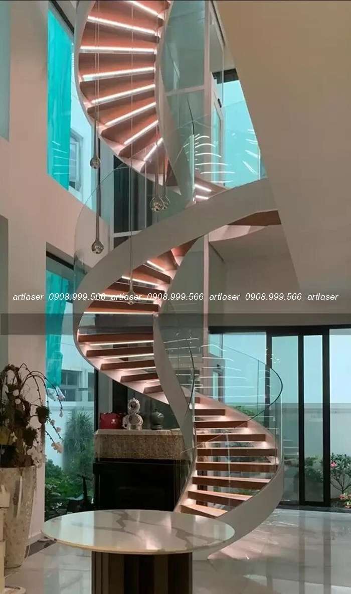 Cầu thang xoắn ốc an toàn, kết cấu vững chắc cho gia đình.