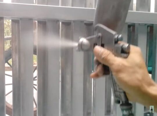Những dấu hiệu cho thấy bạn nên sơn lại cổng sắt
