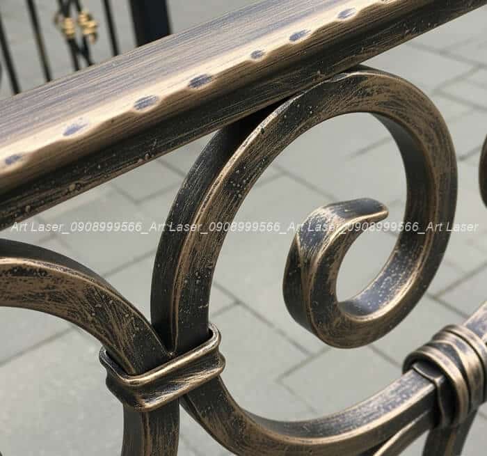 Công nghệ hoàn thiện bề mặt là yếu tố quan trọng nhất trong thiết kế lan can cầu thang sắt mỹ thuật