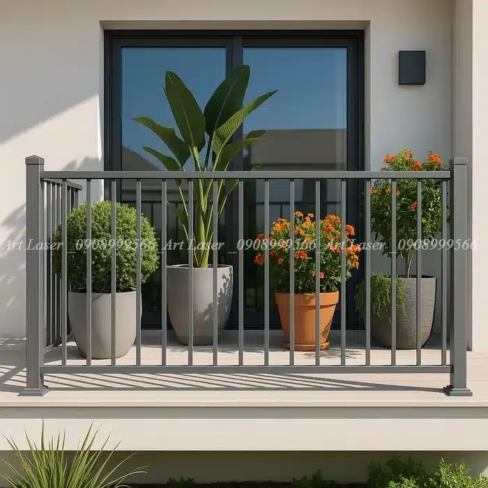 Mẫu lan can sắt hộp màu trắng trang nhã cho nhà phố